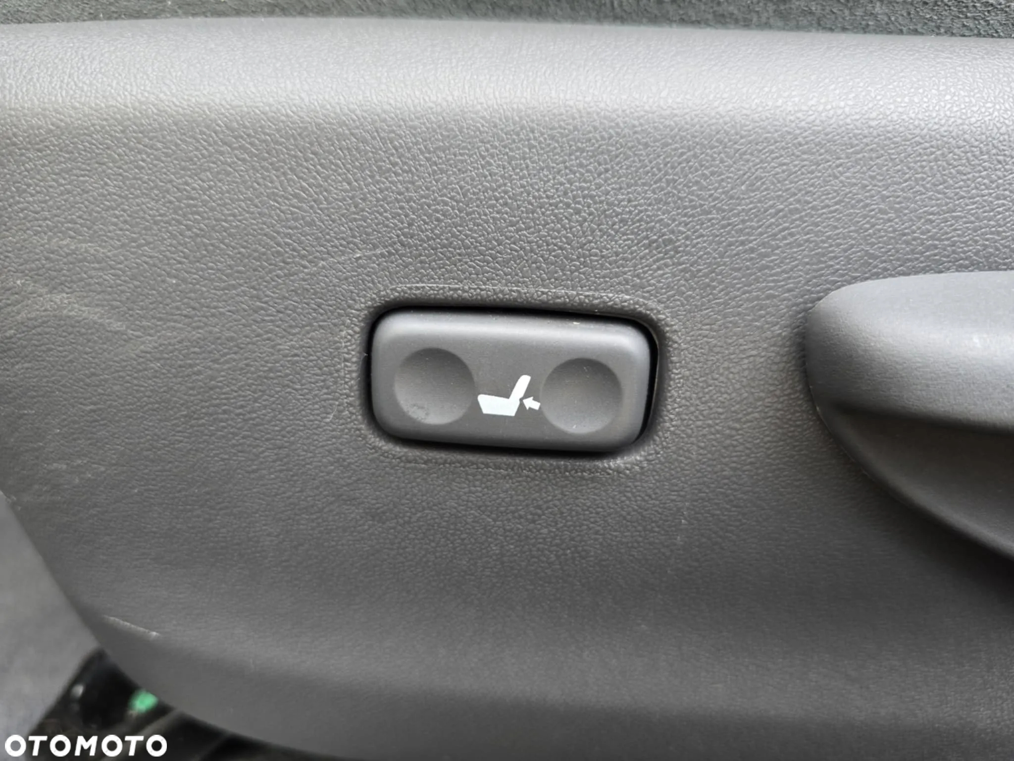 Toyota Prius (Hybrid) Executive - 21