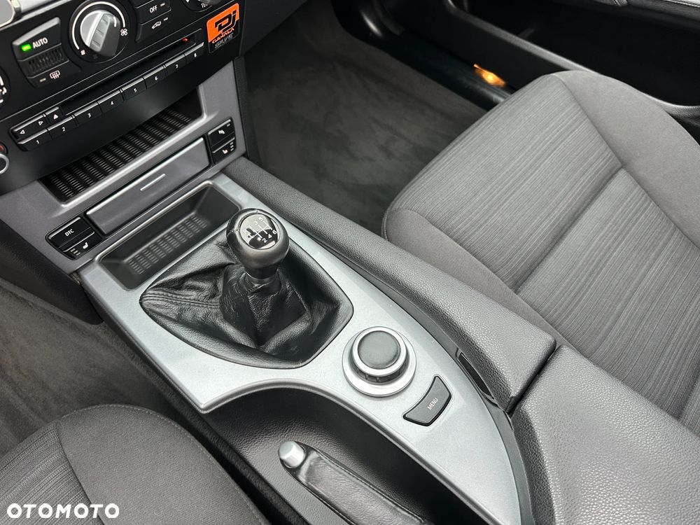 BMW Seria 5 523i - 29