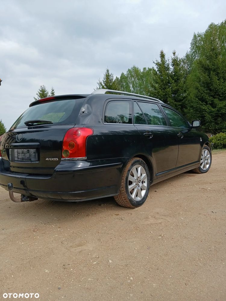 Toyota Avensis - 8