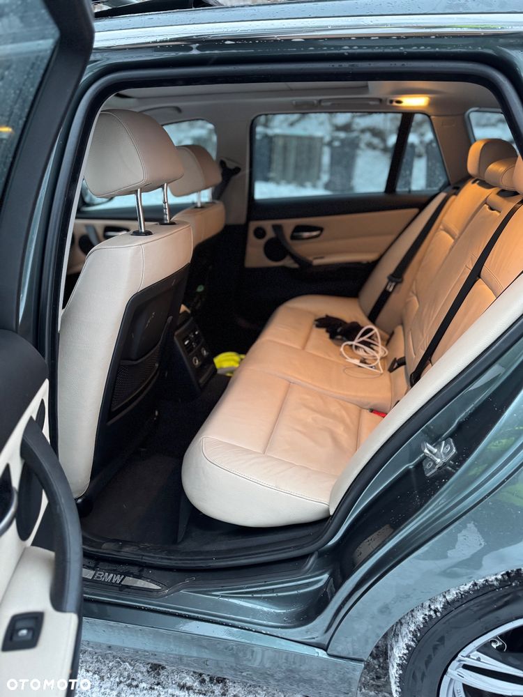 BMW Seria 3 330d xDrive - 15