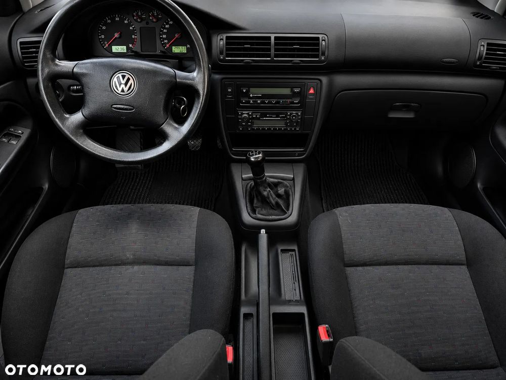 Volkswagen Passat 1.8 Comfortline - 19