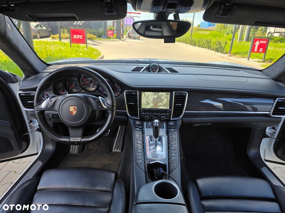 Porsche Panamera Turbo - 25