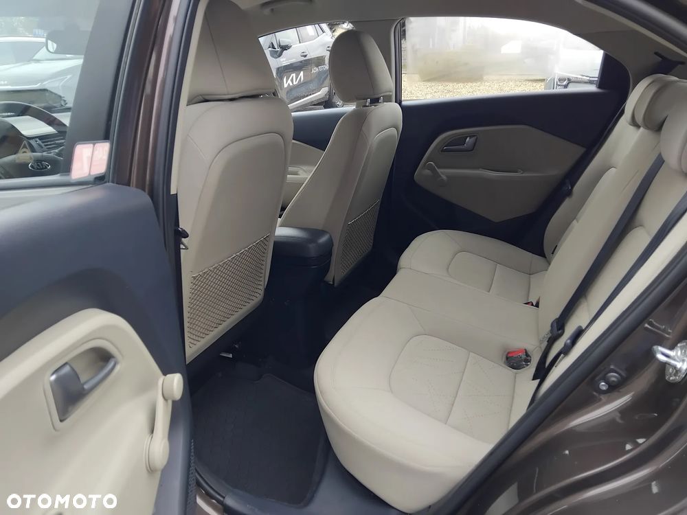 Kia Rio 1.4 L - 22