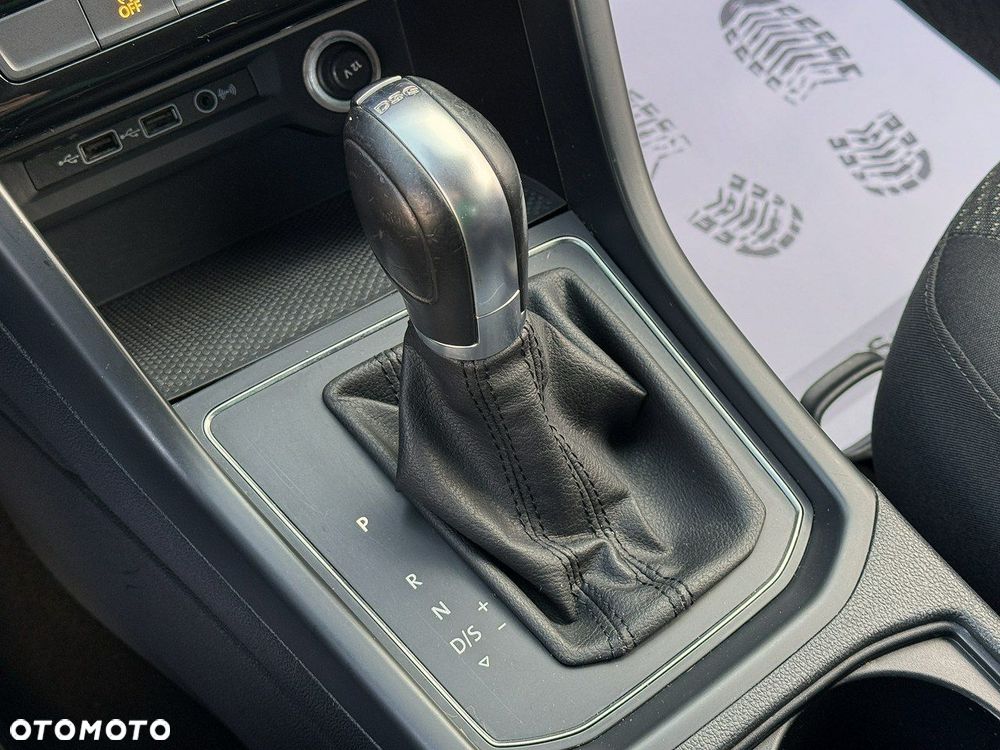 Volkswagen Touran 1.6 TDI SCR DSG IQ.DRIVE - 17