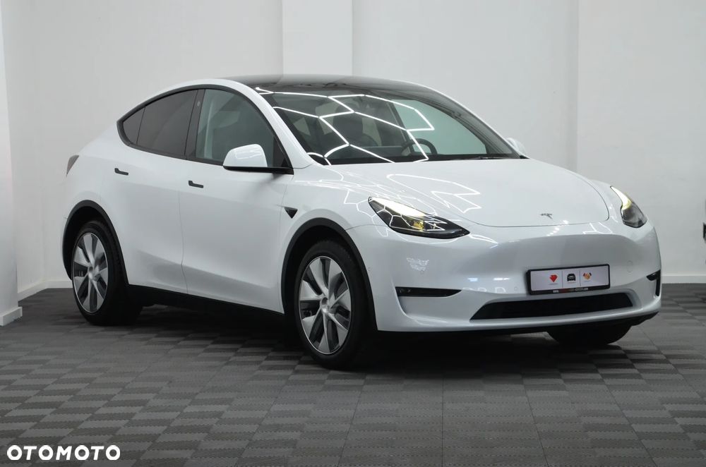 Tesla Model Y Long Range AWD - 2
