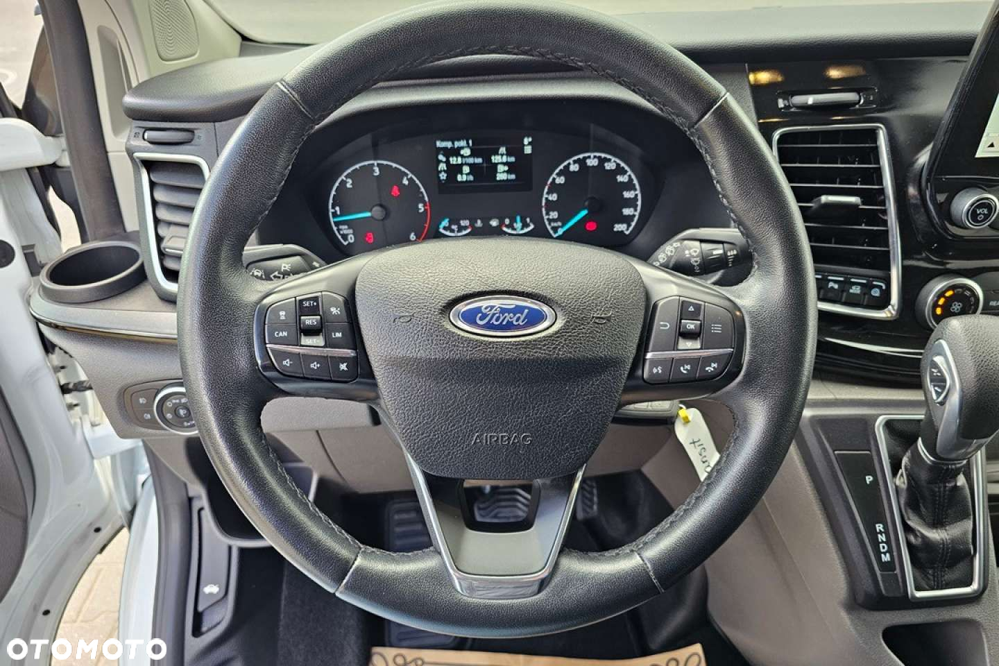 Ford Tourneo Custom - 23
