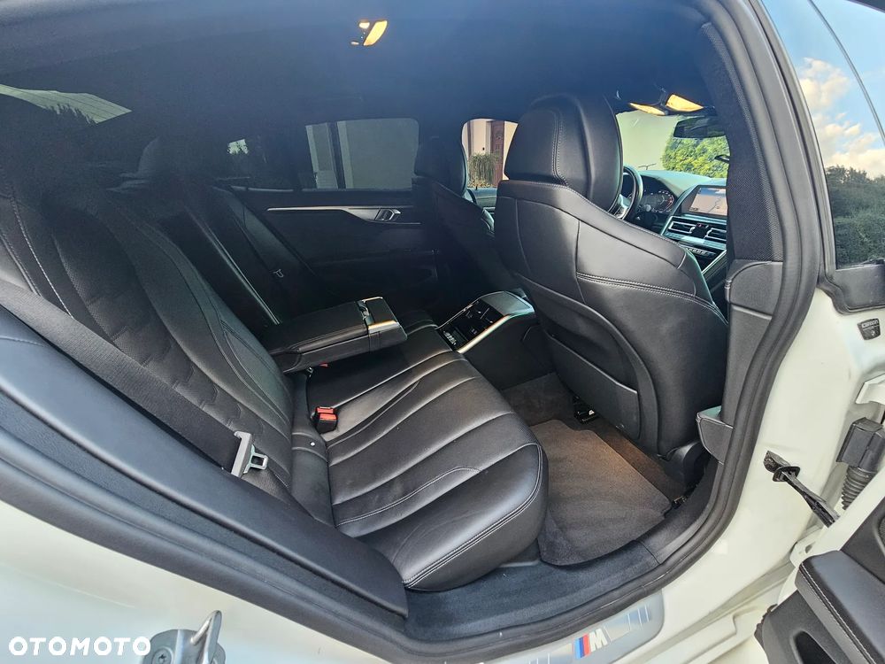 BMW Seria 8 840i - 28
