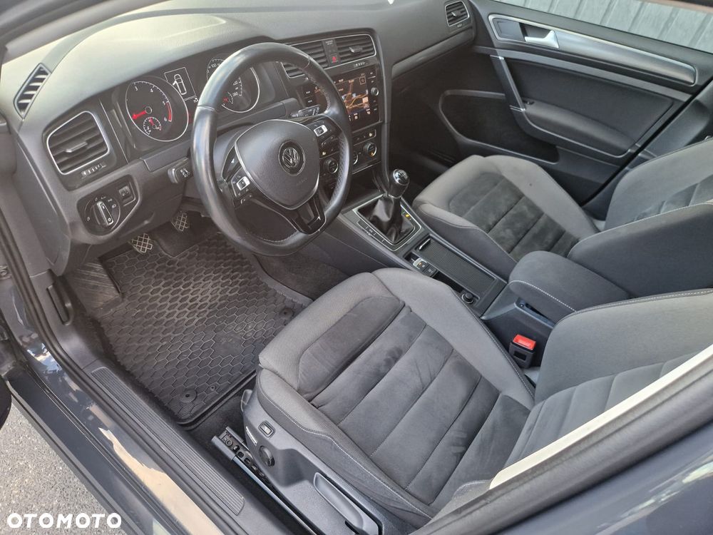 Volkswagen Golf - 9