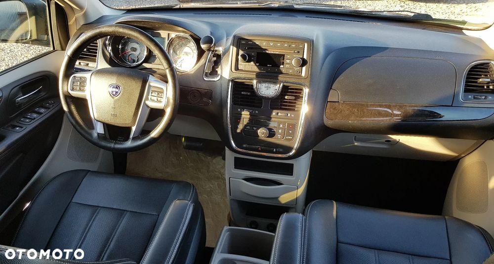 Lancia Voyager 2.8CRD Gold - 23