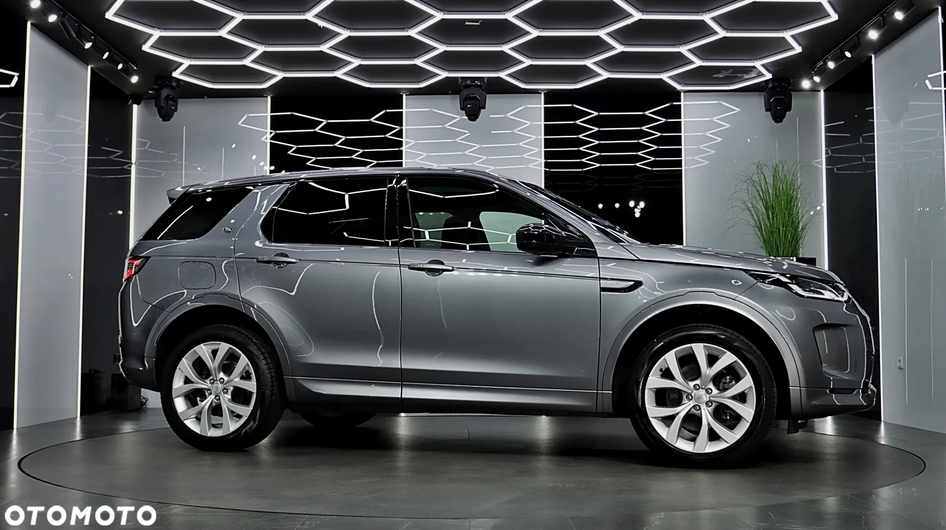 Land Rover Discovery Sport - 11