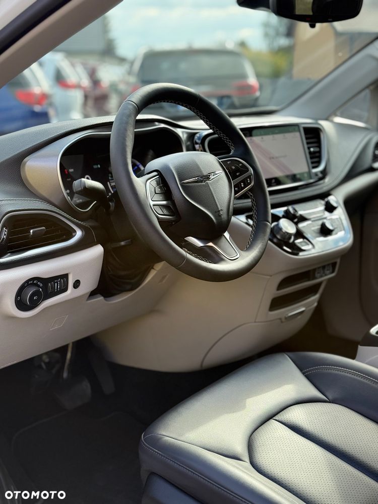 Chrysler Pacifica - 13
