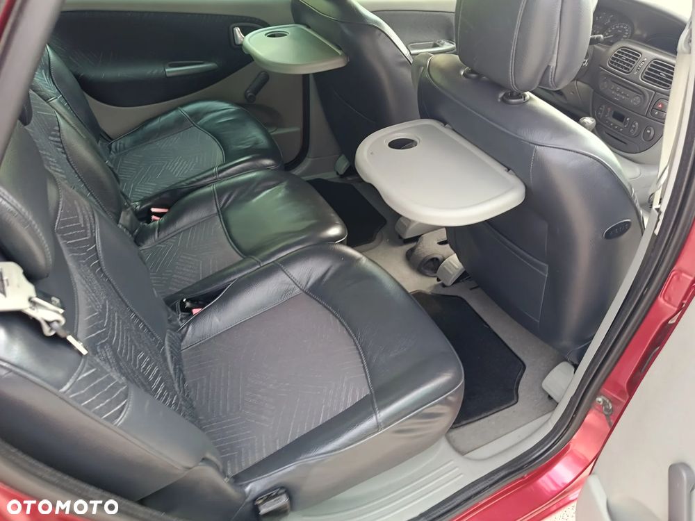 Renault Scenic - 15