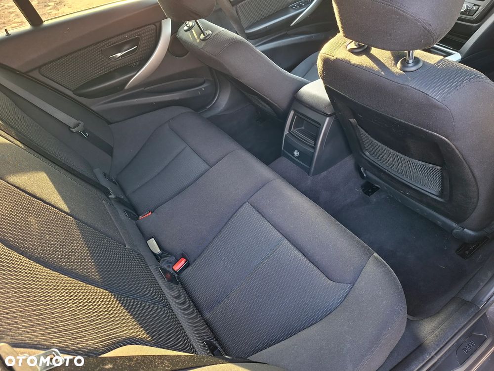BMW Seria 3 320d - 12