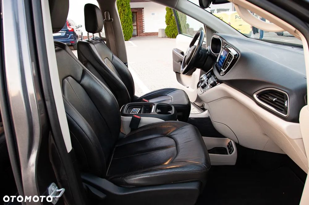 Chrysler Pacifica - 13