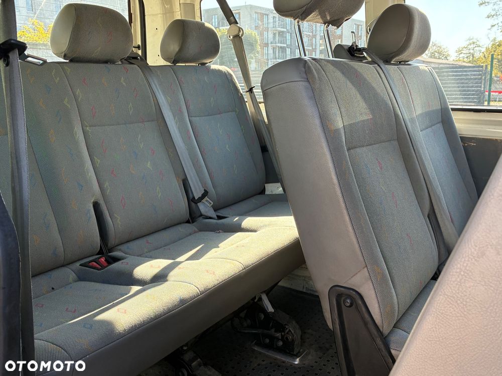Volkswagen Transporter - 12