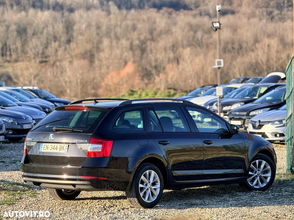 Skoda Octavia Combi 1.6 TDI DSG Premium Edition - 3