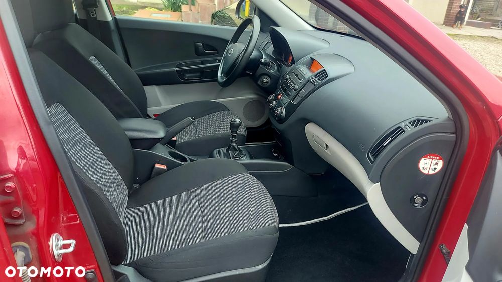 Kia Ceed 1.4 CVVT Attract - 17