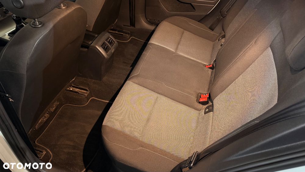 Volkswagen Golf 1.6 TDI BlueMotion Technology Comfortline - 9