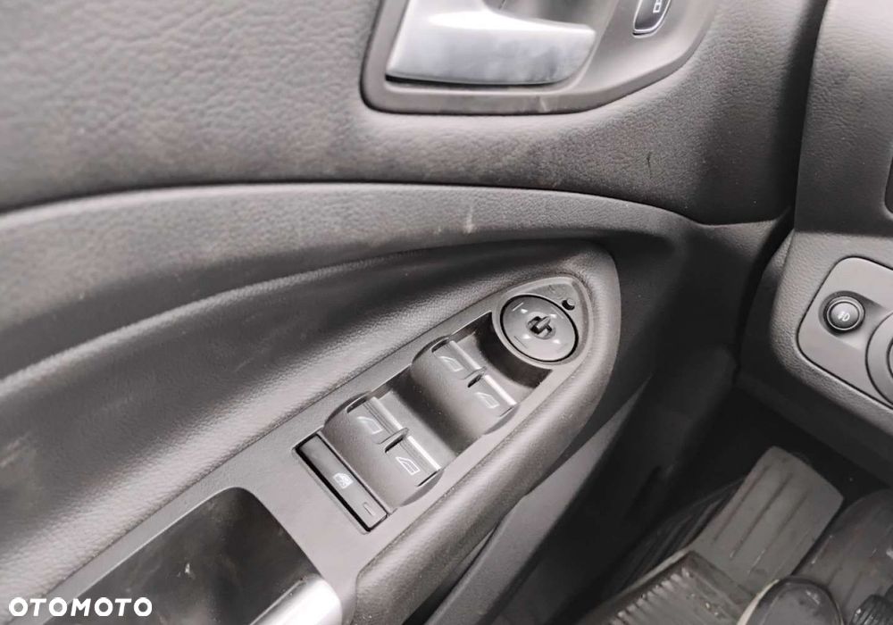 Ford Kuga - 11