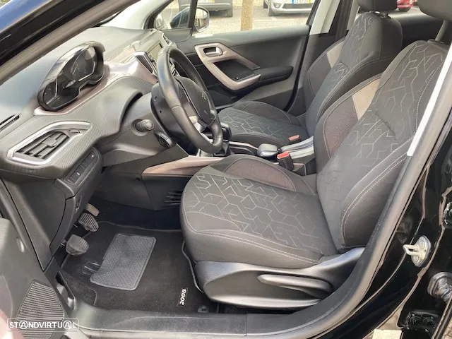 Peugeot 2008 1.2 PureTech Style - 4
