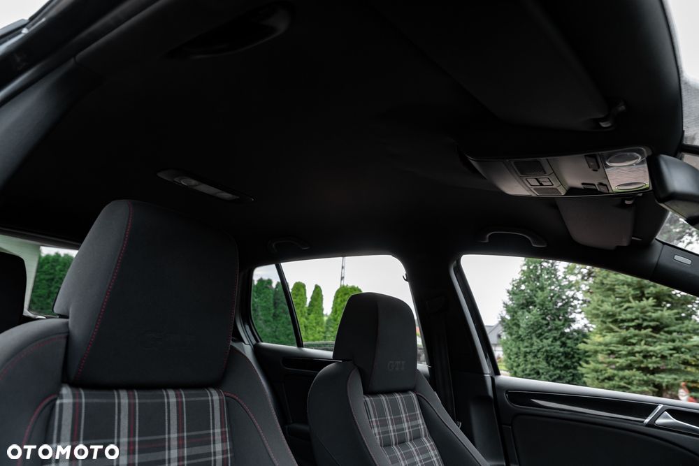 Volkswagen Golf 2.0 GTI - 28