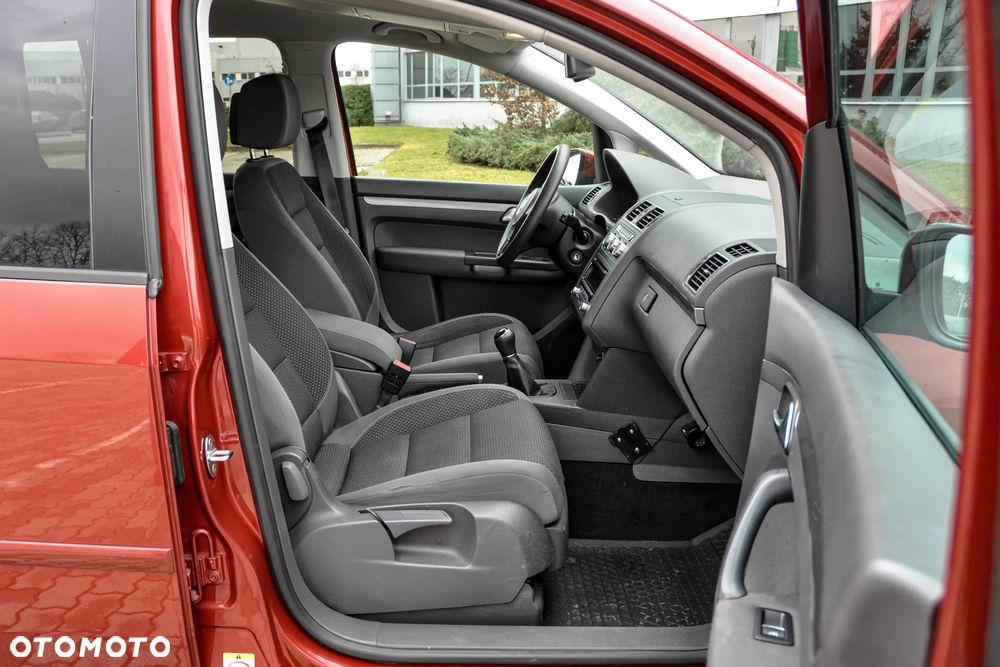 Volkswagen Touran - 11