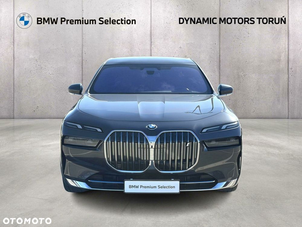 BMW i7 - 12