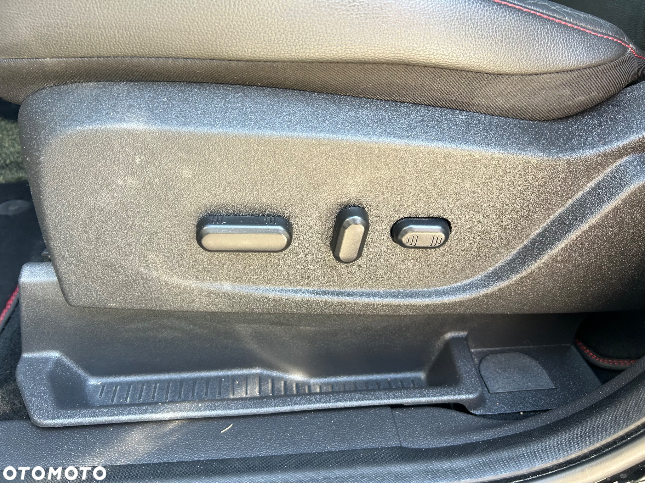 Ford Kuga 2.0 TDCi 4x4 ST-Line - 24