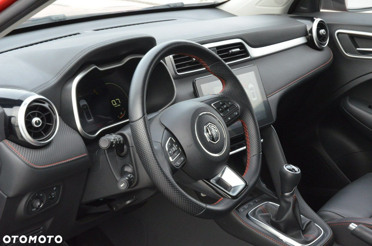 MG ZS - 18