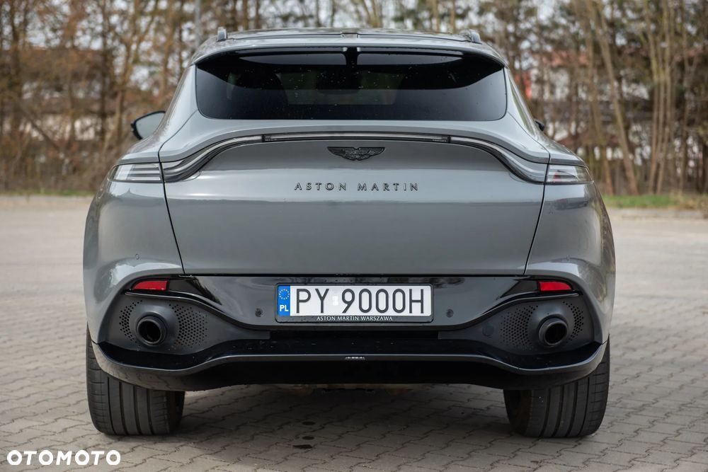 Aston Martin DBX - 11