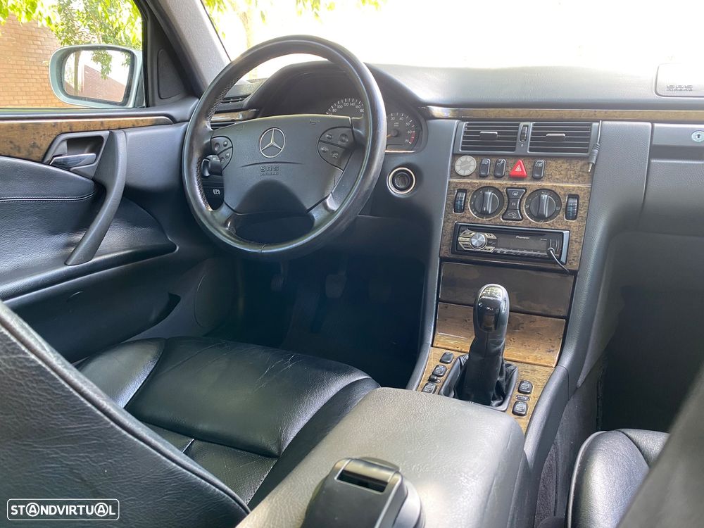 Mercedes-Benz E 240 - 13