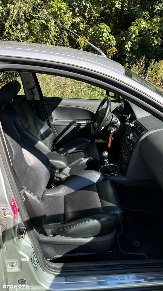 Ford Mondeo 3.0 V6 ST 220 - 14