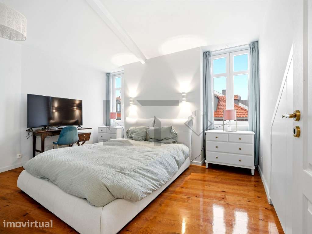 Fantástico Apartamento T2 Totalmente Remodelado e Mobilado com Vist... - Grande imagem: 2/12