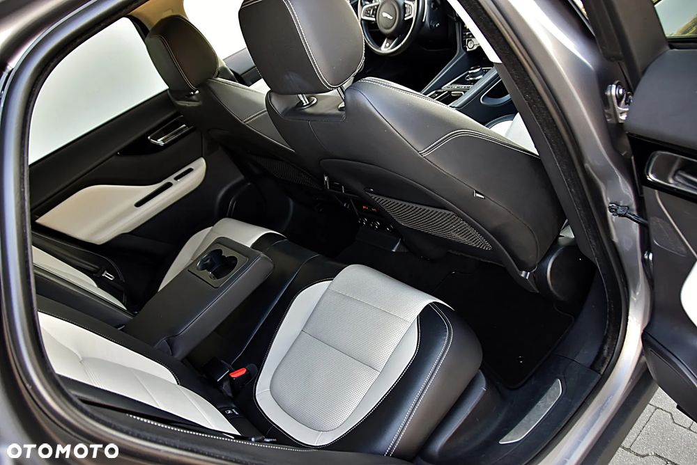 Jaguar F-Pace 2.0 i4P AWD R-Sport - 26