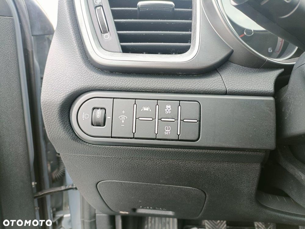 Kia Ceed 1.6 CRDi SCR M - 22