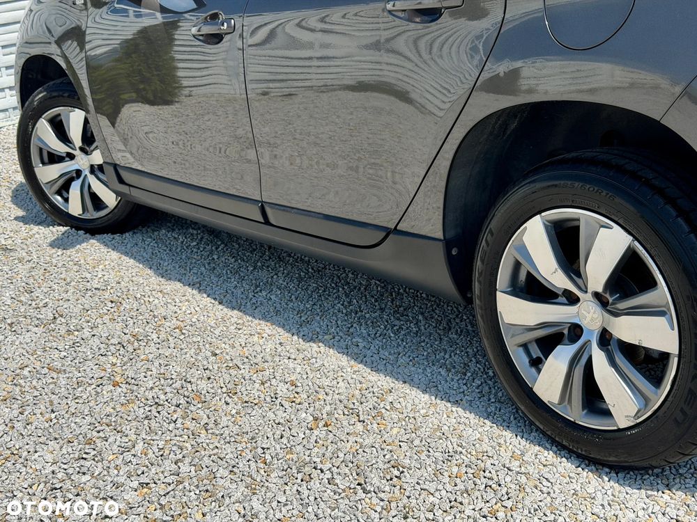 Peugeot 2008 1.2 Pure Tech Style S&S - 23