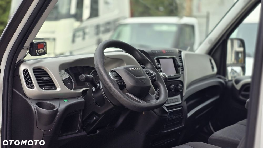 Iveco IVECO DAILY 3.0 180KM 50C18 ❗❗ ZABUDOWA IZOTERMA 12 EP / CARRIER XARIOS 500 / MROŹNIA -25 +25 GRZANIE / ZASILANIE ZEWNETRZNE /  NOWE OPONY / WINDA DHOLLANDIA 1000KG / NAVI + KAMERA COFANIA / RADAR / CHŁODNIA / SERWIS ASO / 50c15 50c18 35c18 72c18❗❗ JAK NOWY❗❗ - 7
