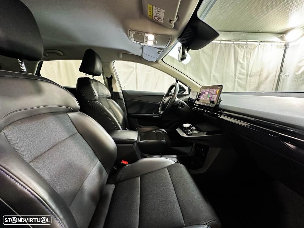 MG MG4 64 kWh Luxury - 28