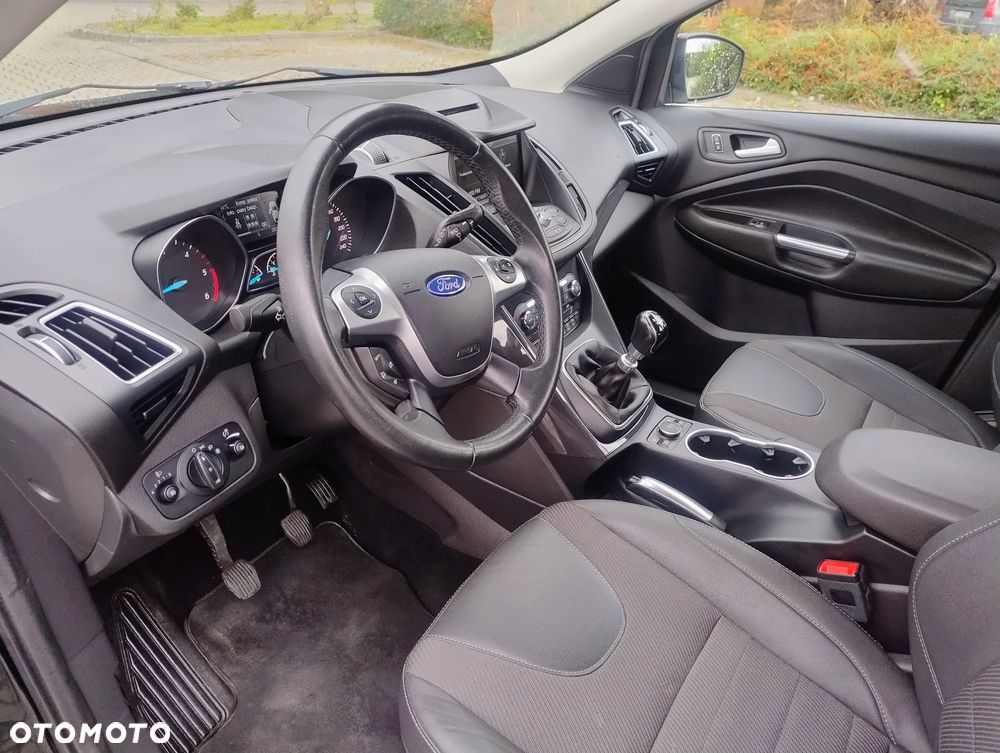 Ford Kuga 2.0 TDCi 2x4 Titanium - 10