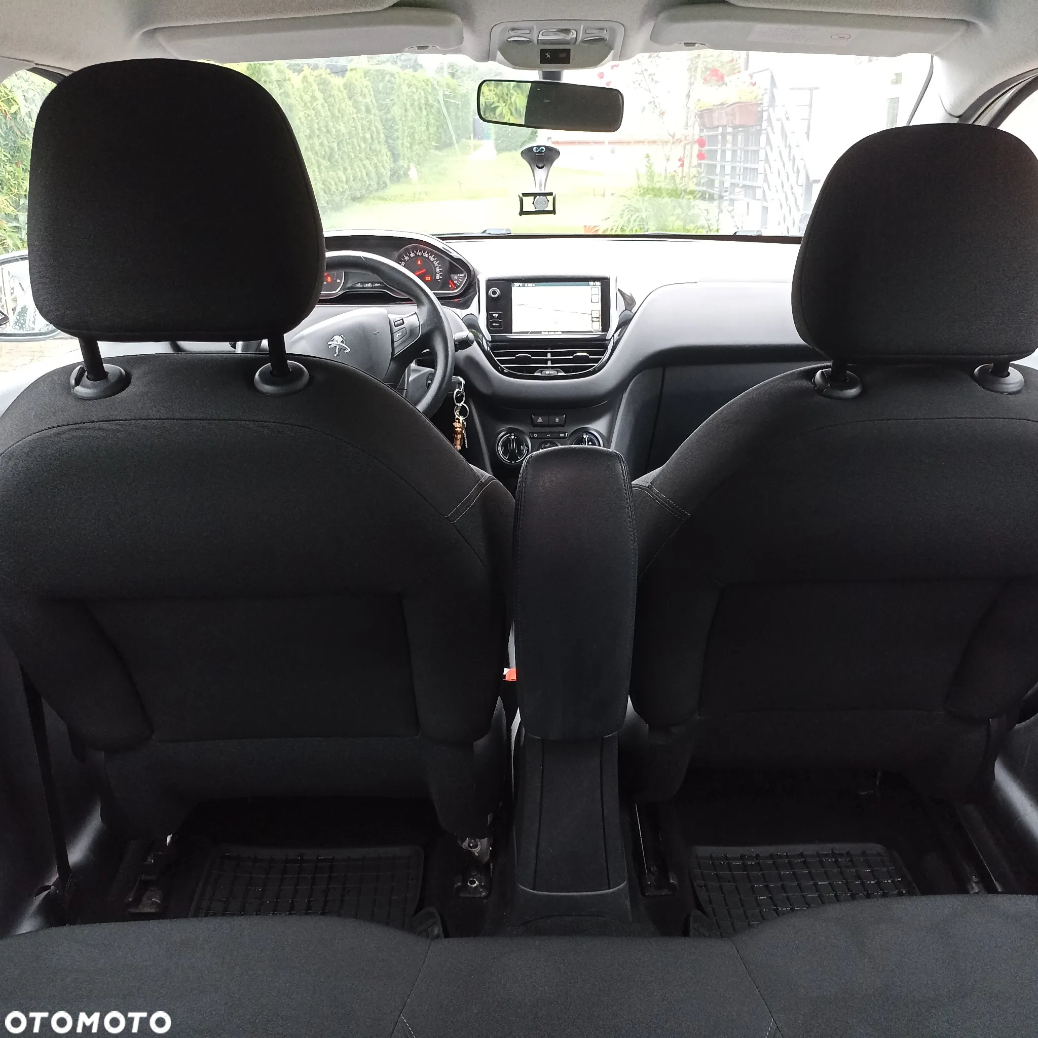 Peugeot 208 - 18