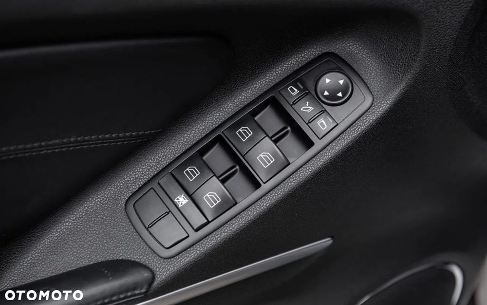 Mercedes-Benz ML 63 AMG 4Matic 7G-TRONIC 10th Anniversary - 18