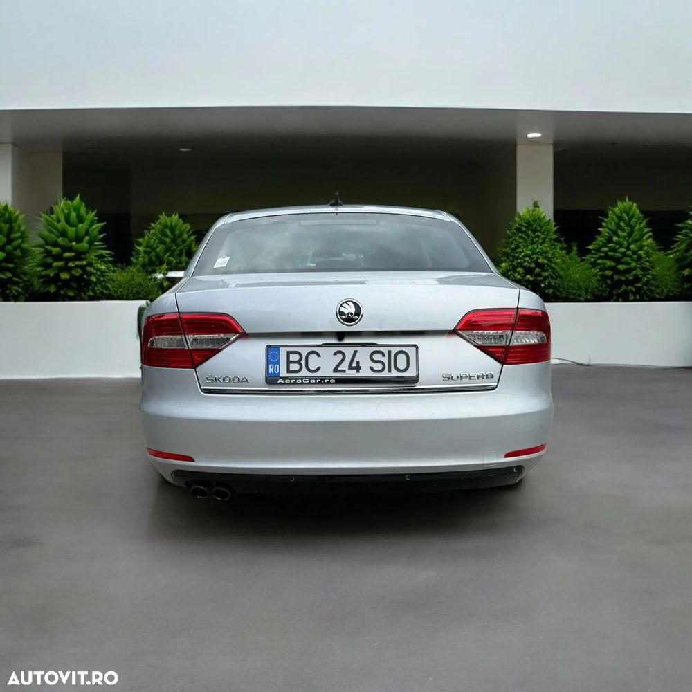 Skoda Superb 2.0 TDI DSG Ambition - 4