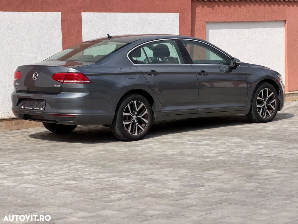 Volkswagen Passat 1.6 TDI SCR DSG Comfortline - 19
