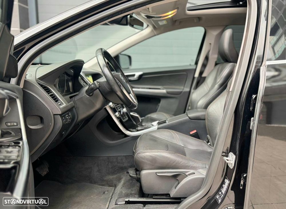 Volvo XC 60 2.0 D4 R-Design AWD Geartronic - 8