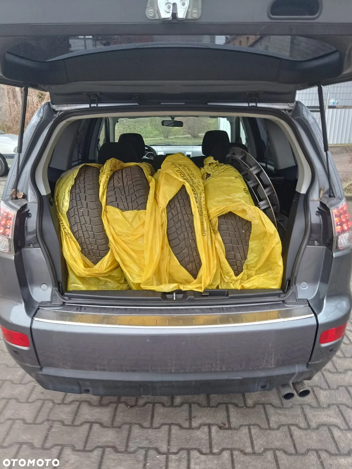 Mitsubishi Outlander - 11