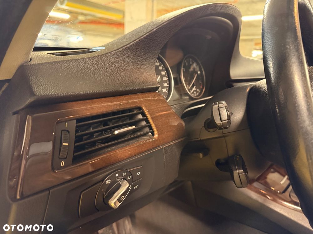 BMW Seria 3 325i - 12
