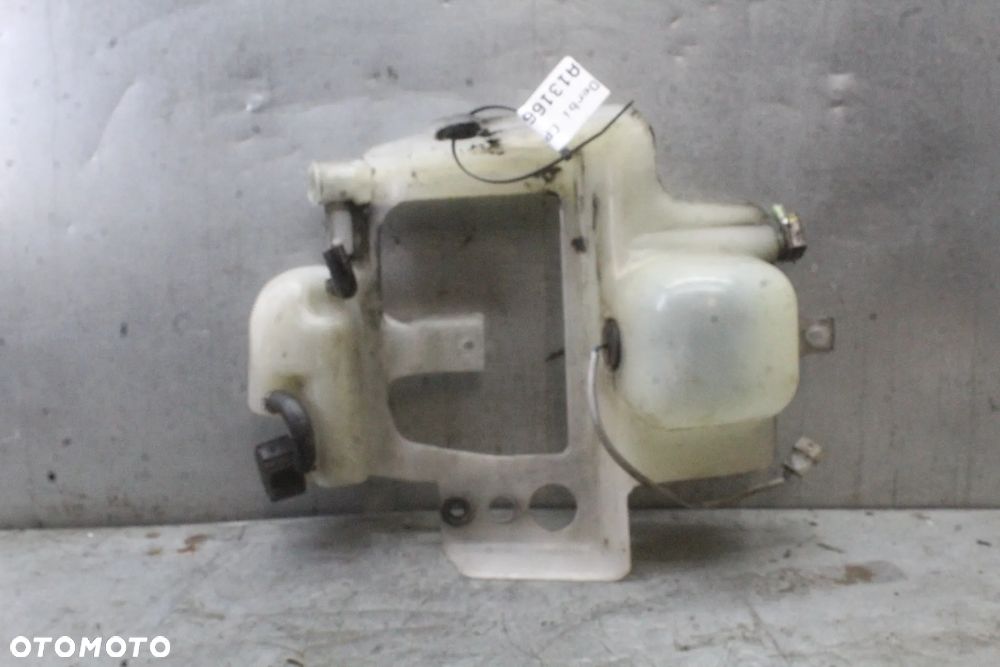Derbi GP1 50 2T Zbiornik płynu zbiorniczek oleju stelaż czaszy - 2
