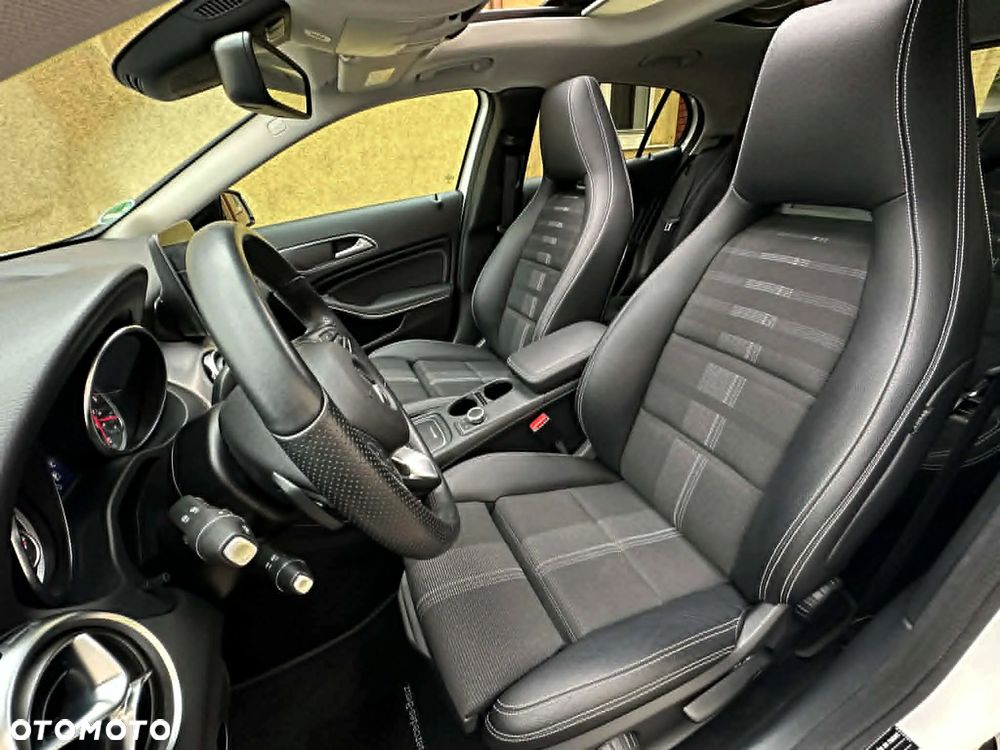 Mercedes-Benz GLA 200 7G-DCT Urban - 23