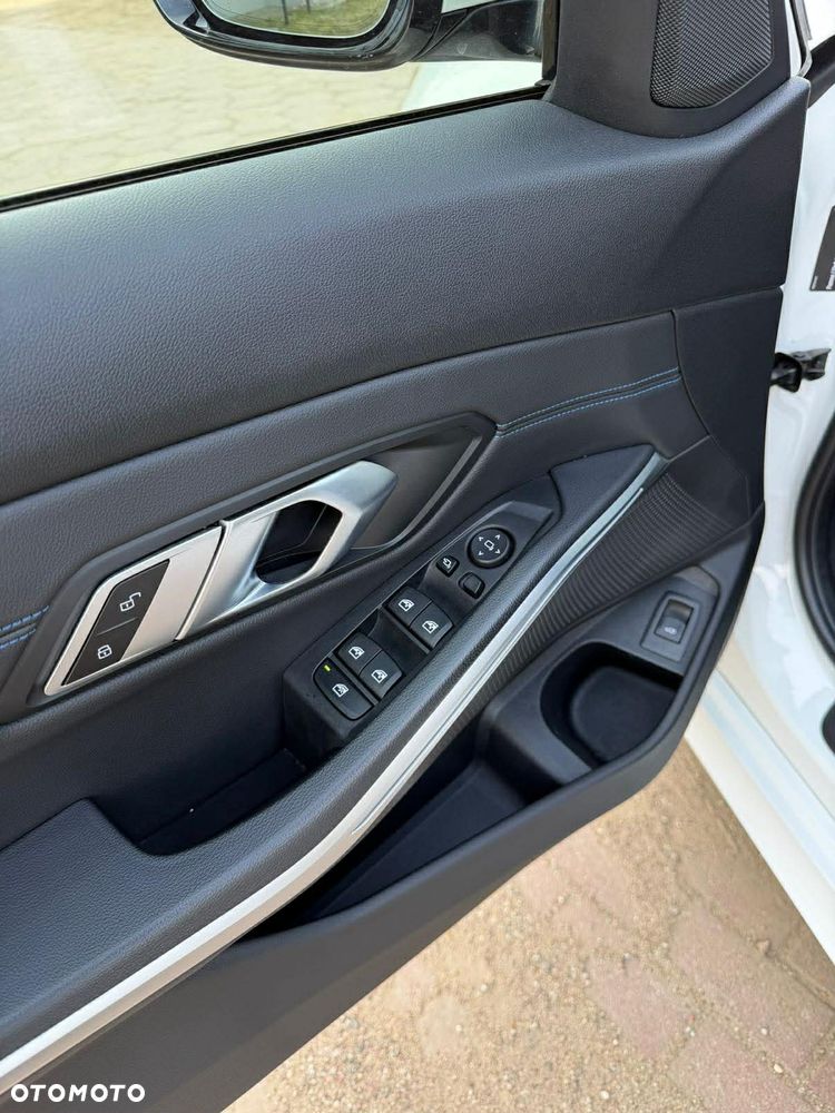 BMW Seria 3 320d Edition M Sport Shadow - 15