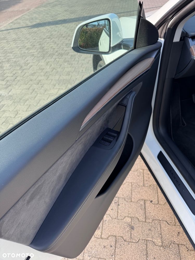 Tesla Y Model Long Range Dual Motor AWD - 13